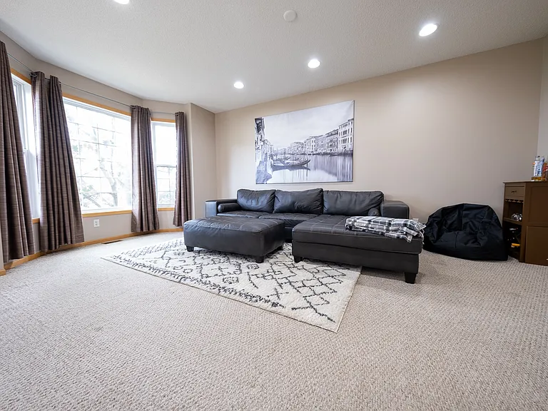 710 Village Pkwy — Photo 8