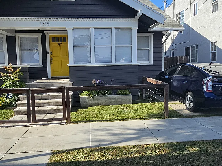 1315 E Broadway — Photo 2