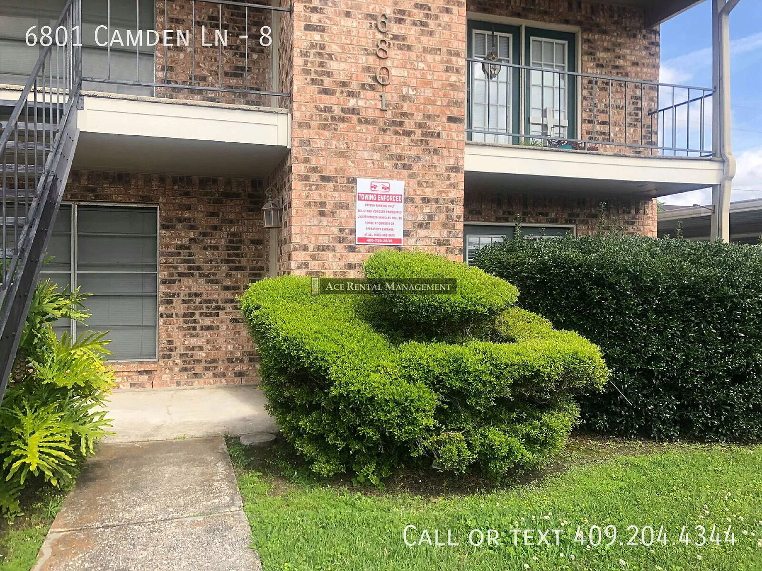 Discover comfortable living in this 1-bedroom, 1-bathroom condo at 6801 Camden Lane #8, Groves, TX. — Photo 2