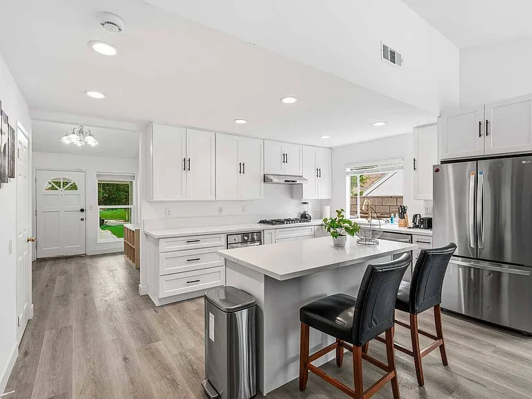 14833 Maywood Dr — Photo 10