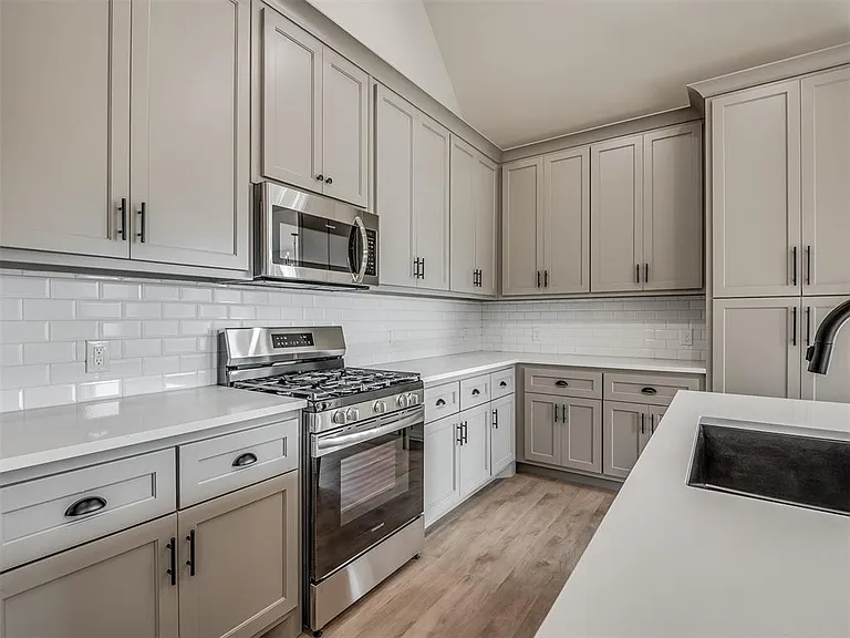 924 Kyle Dr — Photo 8