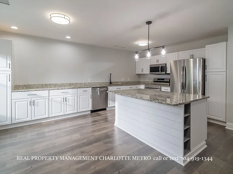 17429 Tuscany Ln — Photo 4