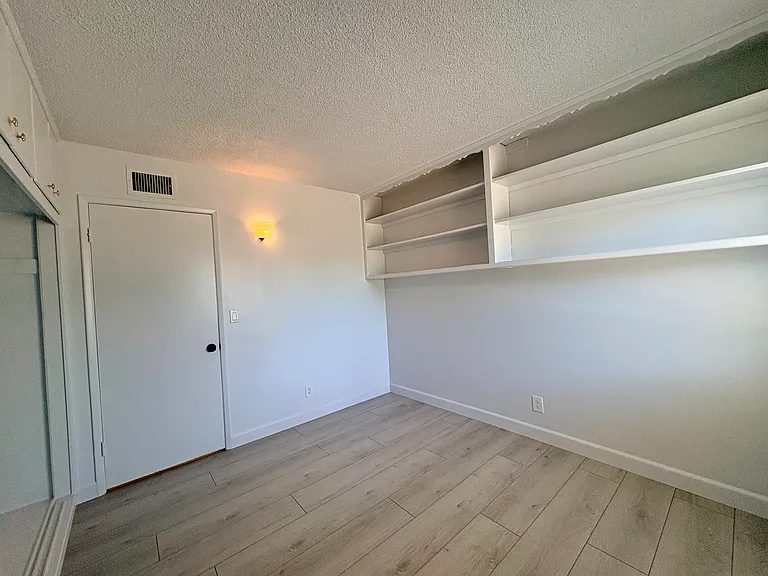 637 Geneva Ave — Photo 10
