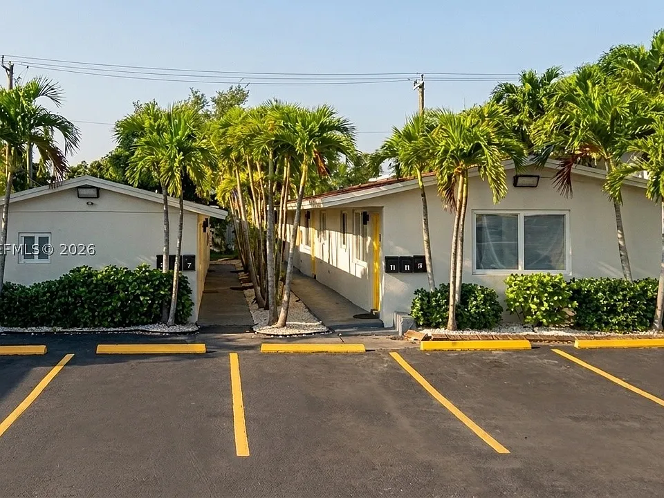 2160 NW 29th St #6
