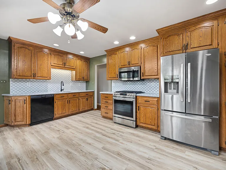 2526 W Huntington Dr — Photo 6
