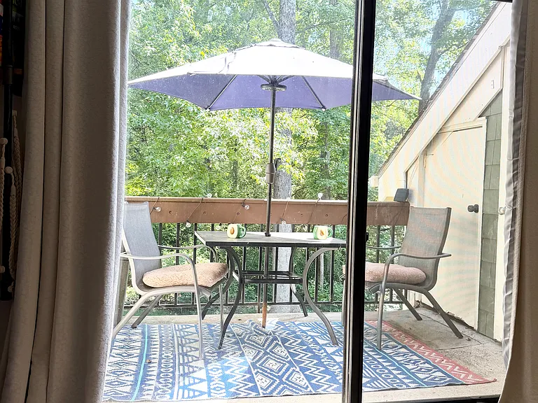 Large screened in sliding doors when the weather permits. Quiet wooded backdrop of mature trees for a peaceful stay.