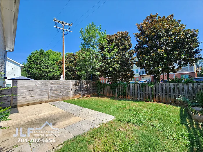 1525 Briar Creek Rd #B — Photo 16