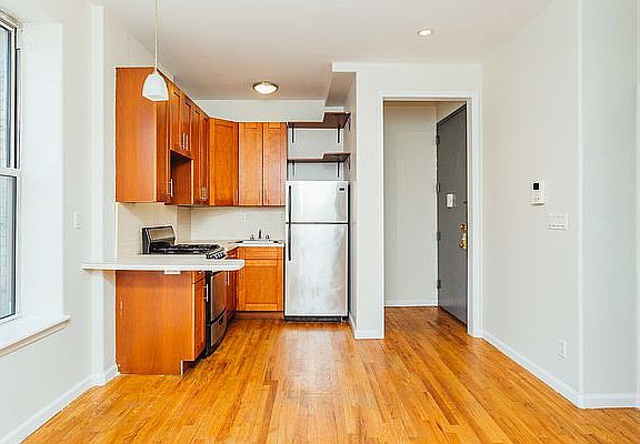 2nd image of 419 Jefferson Ave APT 3R