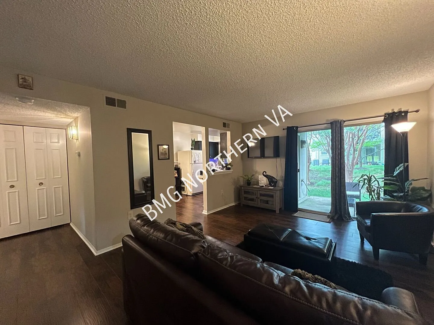 Refreshing 1 Bedroom 1 Bathroom Unit With Patio In New Providence Village — Photo 2