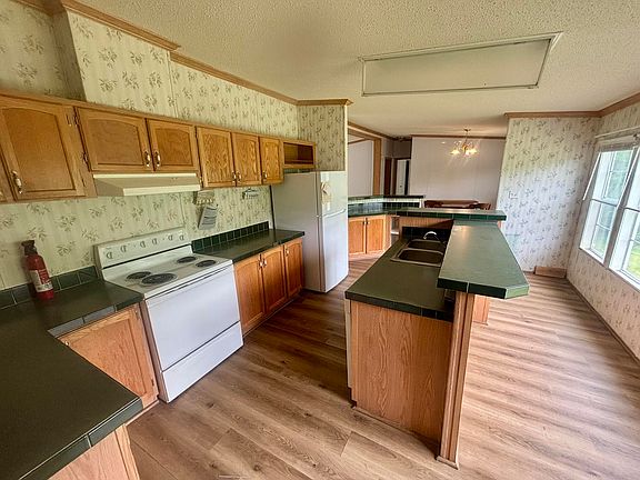 3rd image of 430 Thornhill Ln