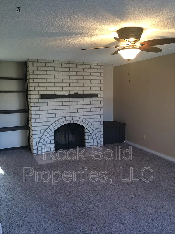 2 bed, 1.0 bath, 1080 sqft, $1,350 — Photo 2