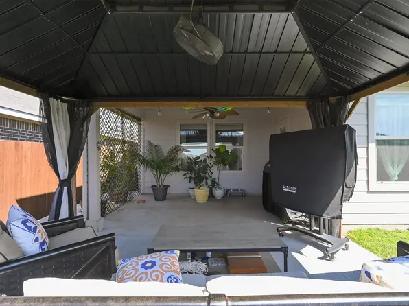 721 Whitecomb Ln, Justin, TX 76247