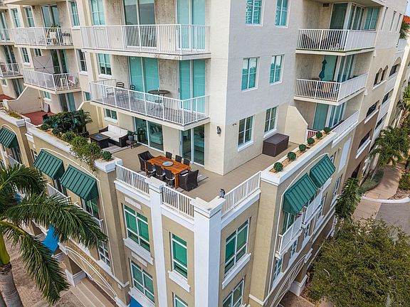 5th image of 3020 NE 32nd Avenue #418