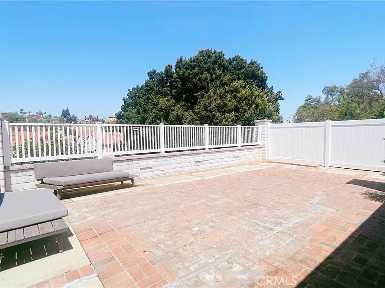 2470 Saratoga Ln — Photo 4