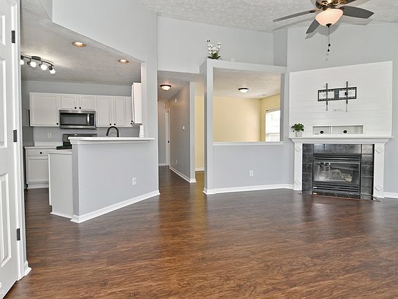 3rd image of 10684 Hoosier Ct