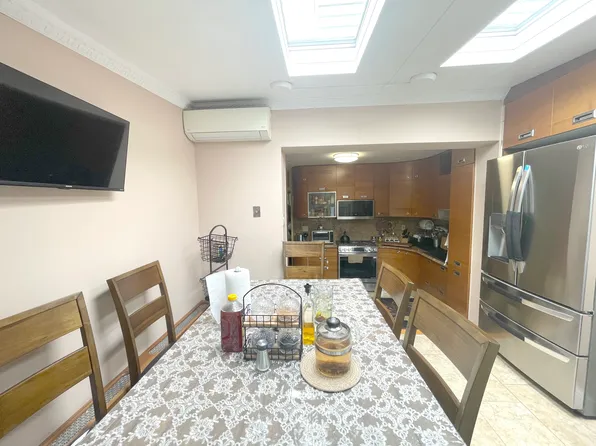 2963 Voorhies Avenue image 19 of 53