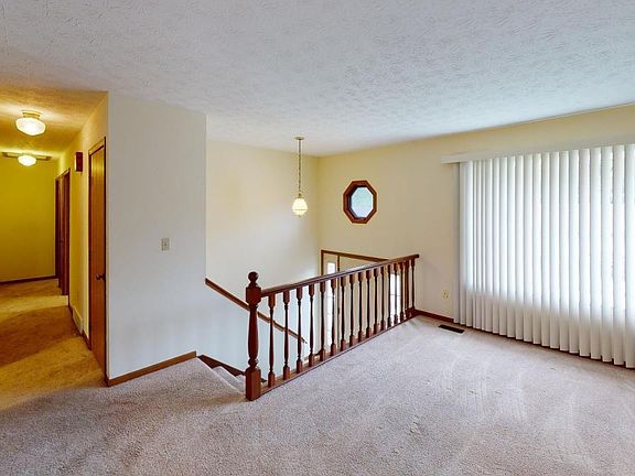3rd image of 24 Colonial Ct