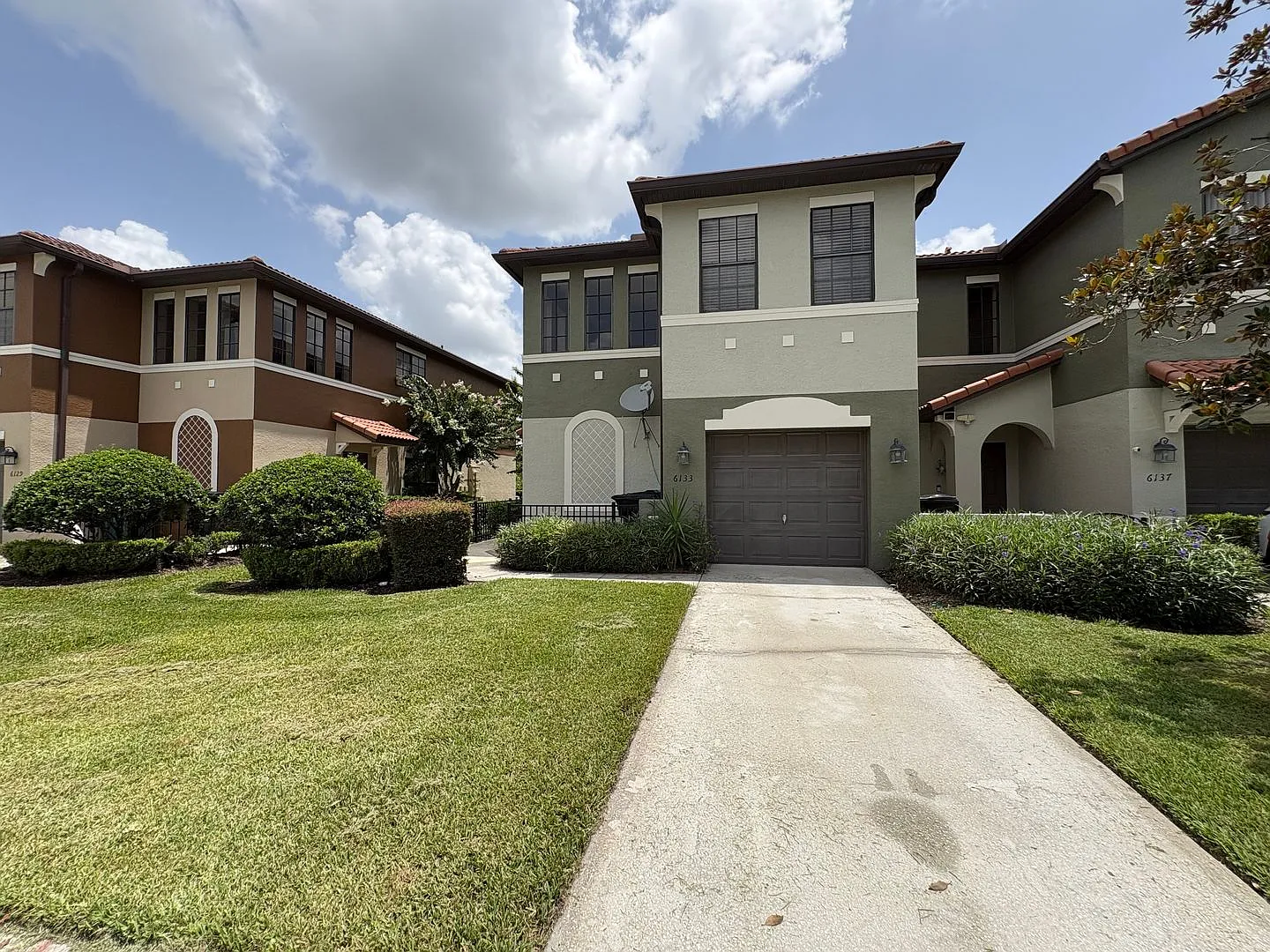 Beautiful Corner-Unit Townhome in Gated Tivoli Gardens | 3 Bedrooms, Loft & Conservation Views! — Photo 3