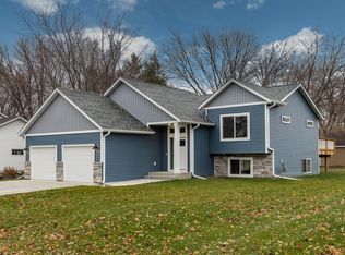 717 Center Ave S, Hayfield, MN 55940