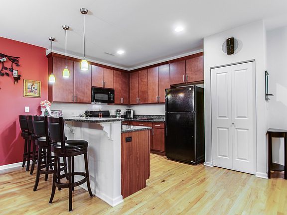 2nd image of 2520 S Oakley Ave Unit 207
