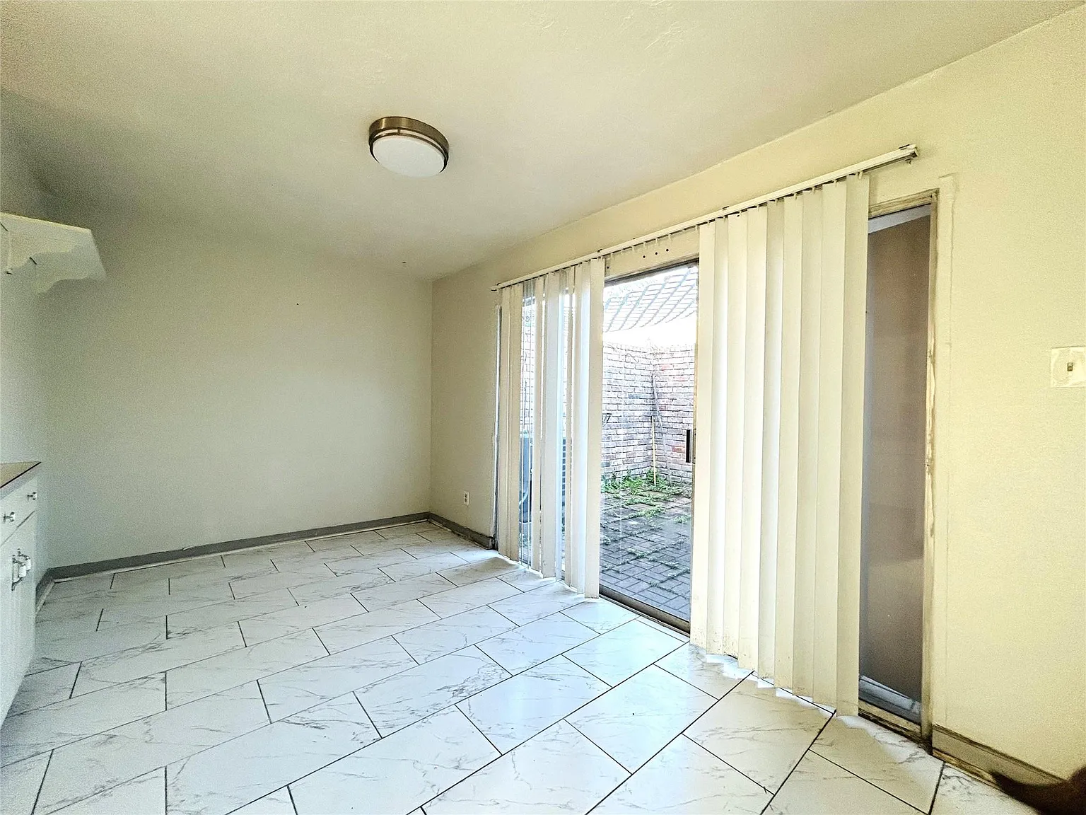 2 bed, 1.5 bath, 1190 sqft, $1,100 — Photo 4