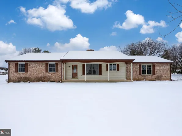 21 Runway Ave, New Holland, PA 17557