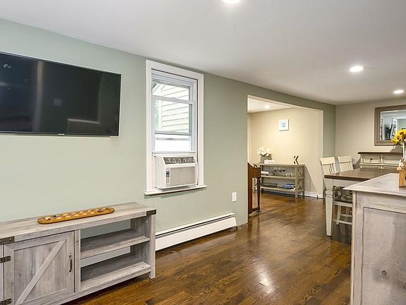 5th image of 20 Hillwood Ave