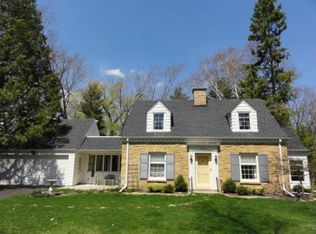 810 E Ravine Ln, Bayside, WI 53217