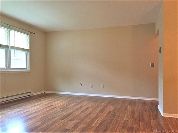 4th image of 37 Briarwood Ln APT E