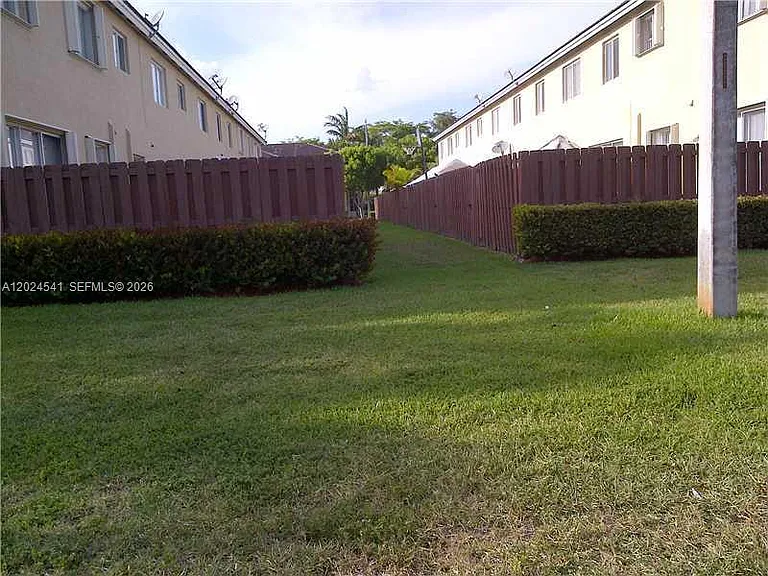 5702 NW 112th Ct #5702 — Photo 4