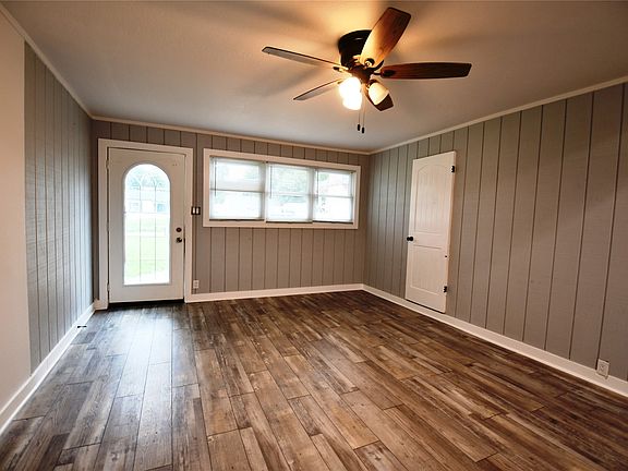 3rd image of 918 Watrous Ave