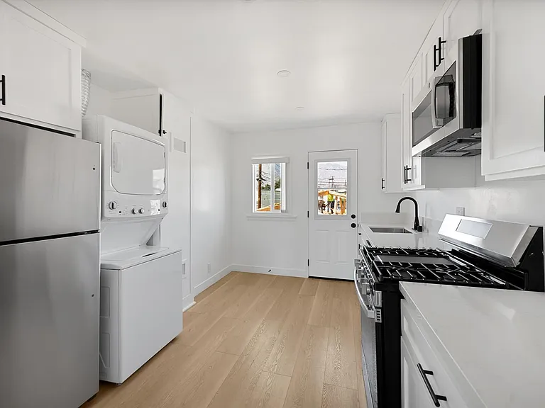 15 Christina St — Photo 12