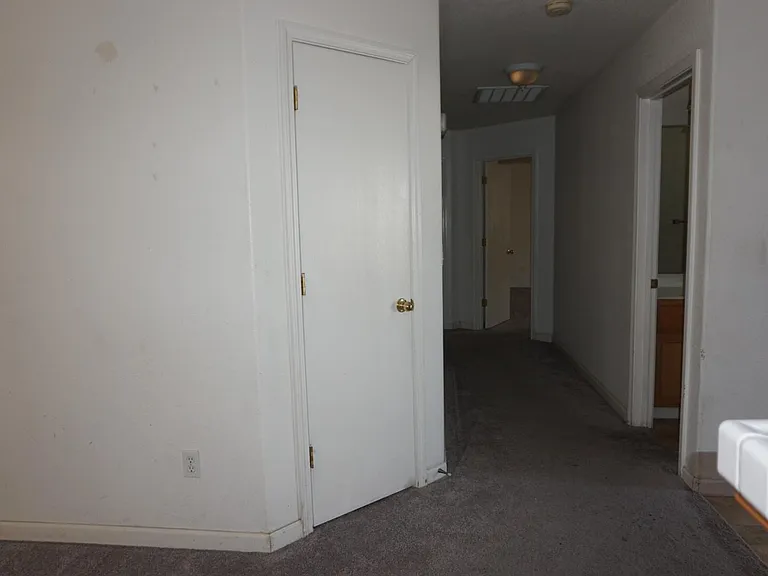 1914 S Sinclair Ave — Photo 17