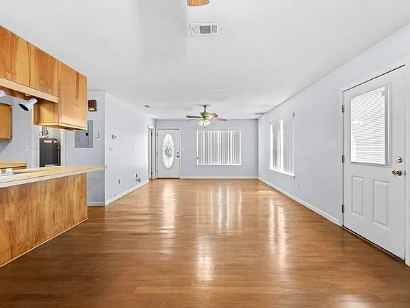 3rd image of 1706 Azalea Dr #638