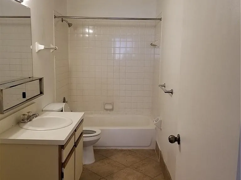 3461 NW 44th St #205 — Photo 5
