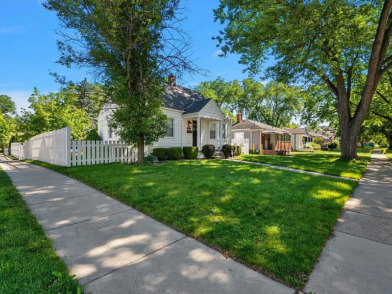 303 Midland Blvd — Photo 43