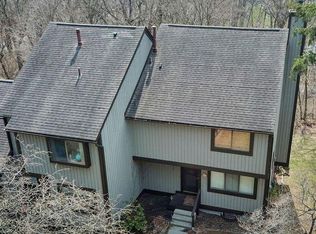 521 Carberry Hl, Brighton, MI