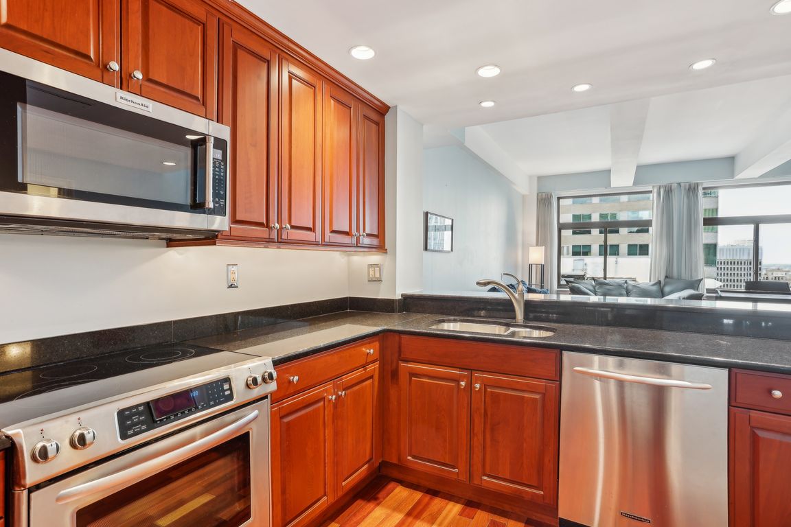 Chestnut St-0905-015.jpg