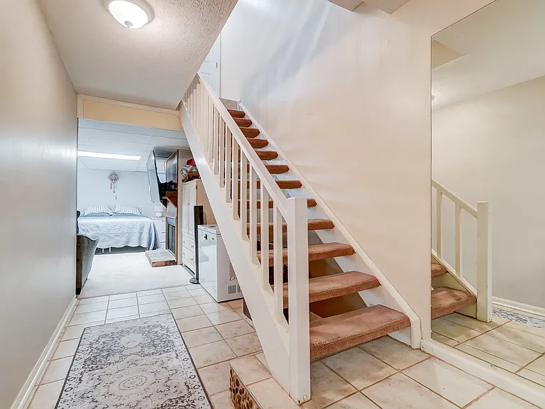 8064 Hetz Dr — Photo 35