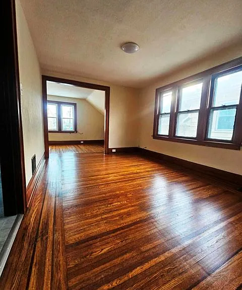 536 Winspear Ave #2 — Photo 2