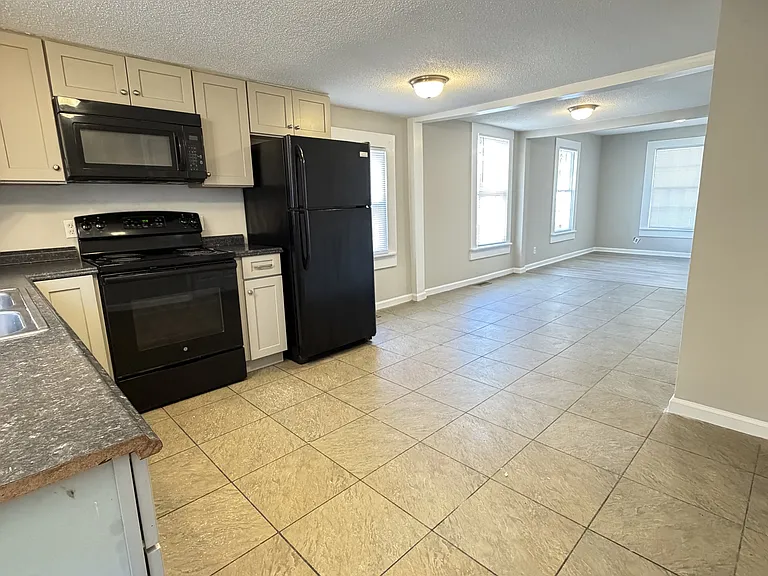 919 N Walnut St — Photo 14