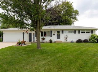 3714 Loralin Dr, Waterloo, IA 50701