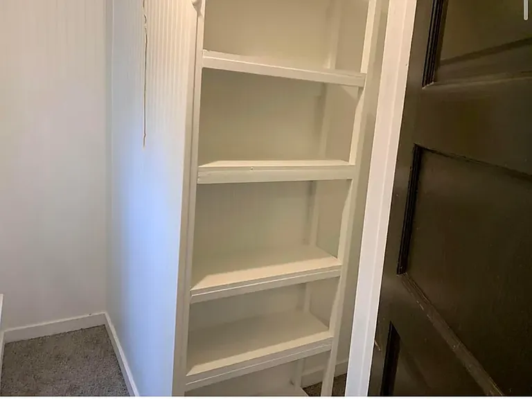 717 E Vine St — Photo 5
