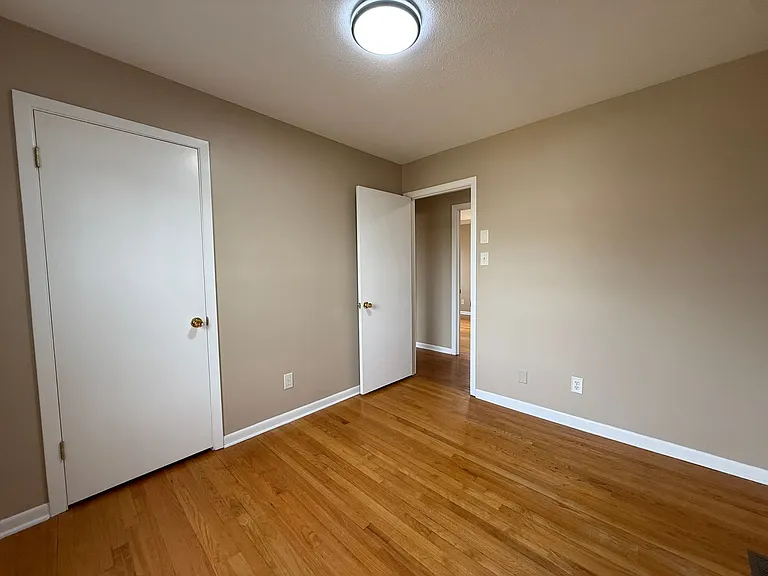 220 Brampton Rd — Photo 17