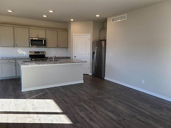 4th image of 2803 NW 41st St