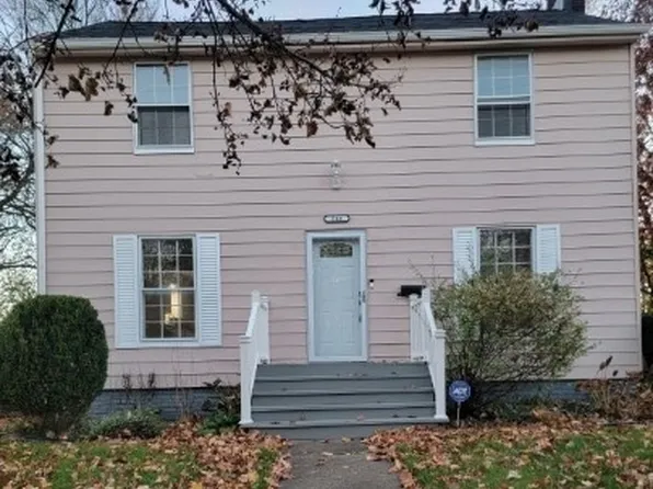 844 Lovers Ln, Akron, OH 44306