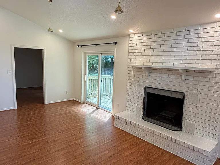 1841 N Seminole Ct — Photo 4