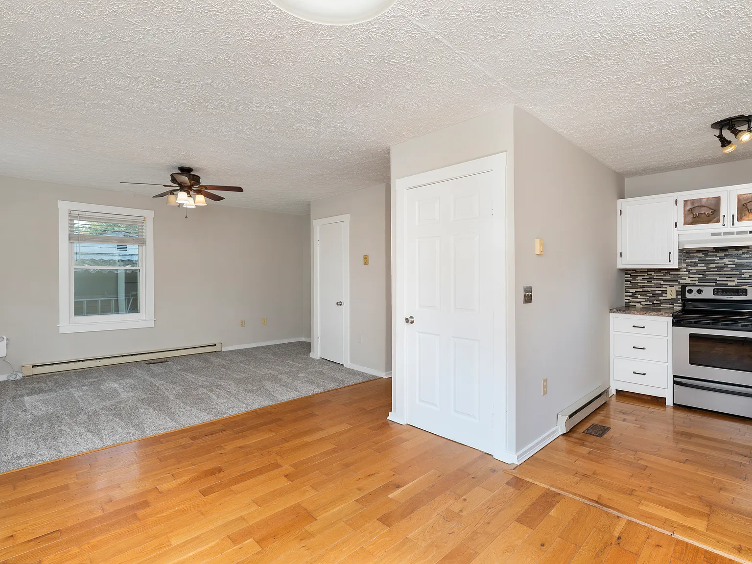 2 bed, 860 sqft, $1,345 — Photo 1