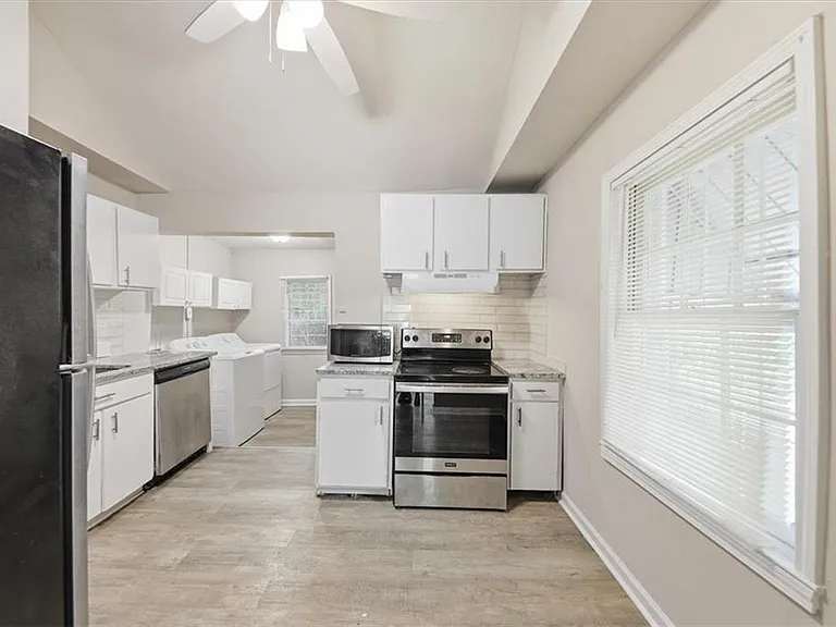 154 Lawton St SW — Photo 9