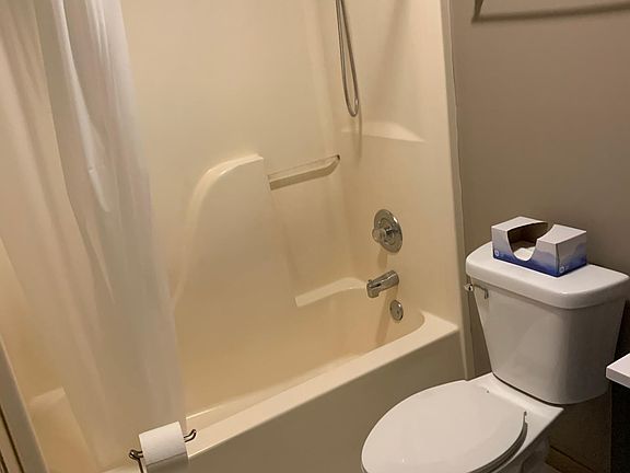 5th image of 4404 Shamrock Dr #1B